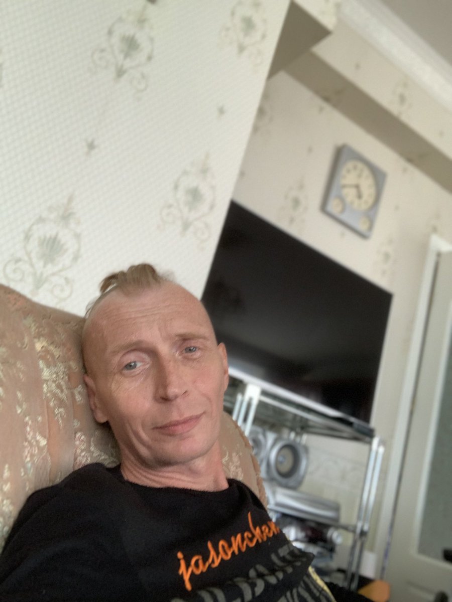 «Всё случается тогда, когда должно случиться!Любимые люди, которые рядом с нами- не вечны! Как и мы сами… Печалимся о том,чего не исправить…Не нужно ничего ждать и ни о чём не жалеть» об этом несколько раз просил меня Олег в последний месяц своей жизни. «Случившееся-неизменно»