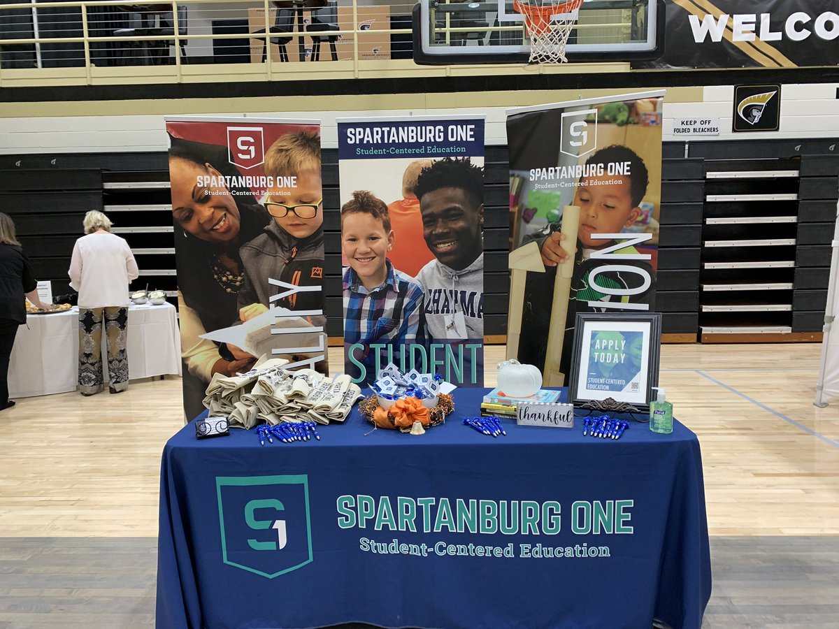 McswainCrystal's tweet photo. Enjoyed meeting potential @spartanburgone teachers @AndersonUnivSC today! @RonWGarner https://t.co/HpQTUNgm7b