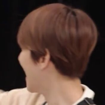 tinnybbh_'s tweet photo. #백현 his ears 🥺 https://t.co/Mlp8qzRAAl