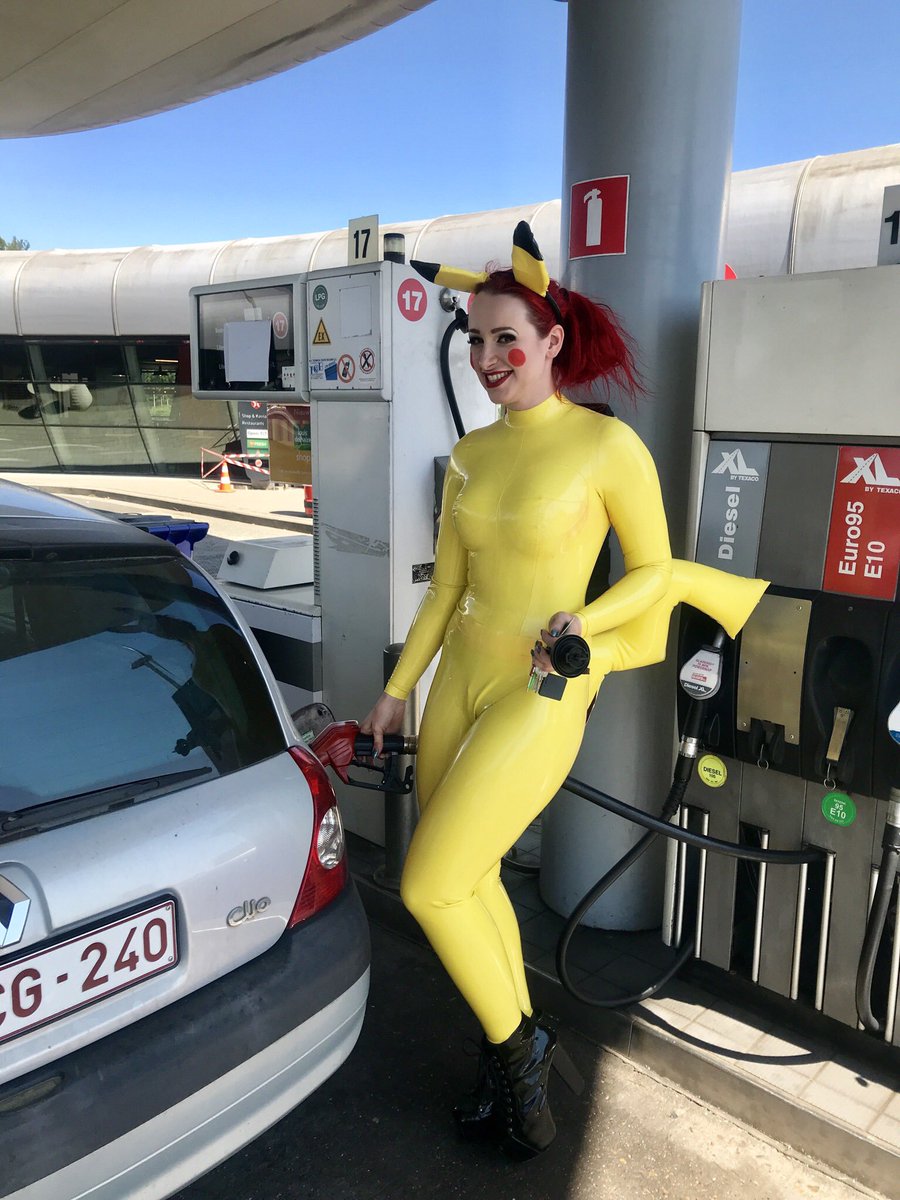 Gaspumphotties's tweet image. #gaspumphottie #pumpinggas #Halloween