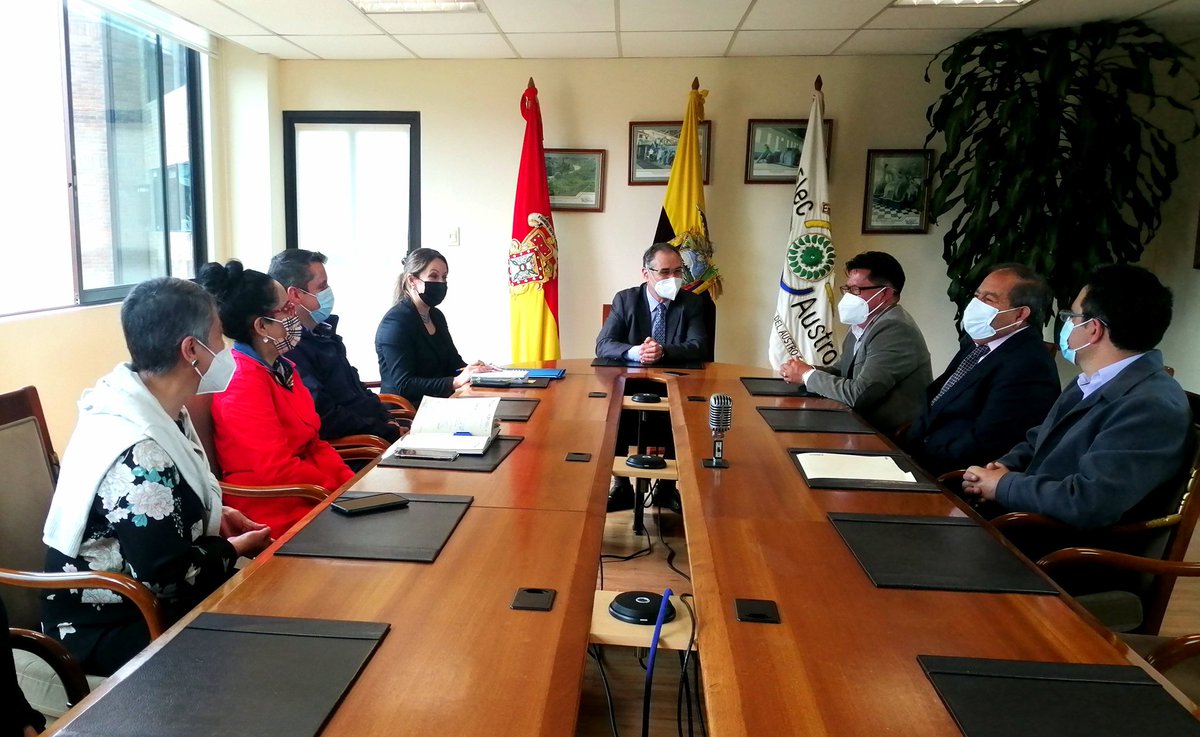 MunicipioCanar's tweet photo. Hoy suscribimos un convenio con el señor gerente de @elecaustro, Ing. Antonio Borrero, para un financiamiento de $ 611.709,  para el proyecto de "Recapeo y mejoramiento de la avenida Paseo de los Cañaris". 
Gratitud a una institución seria que fortalece nuestra gestión. https://t.co/klPzEVMaWx