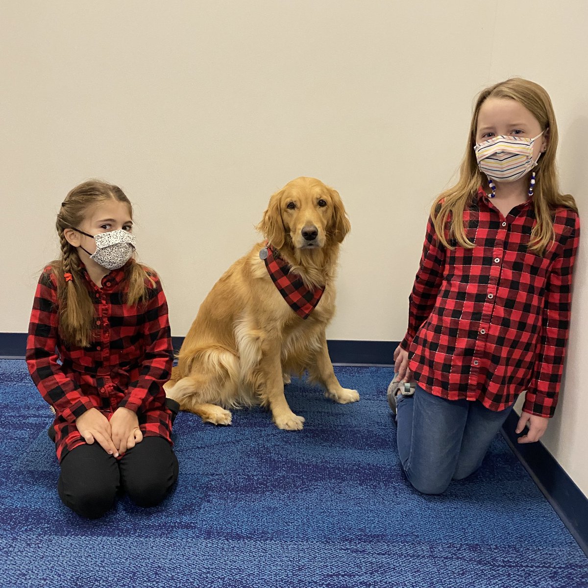 awlswh's tweet photo. These 2nd graders were caught “twinning” with Luna today! #RedRibbonWeek https://t.co/AAsx8zh9eg