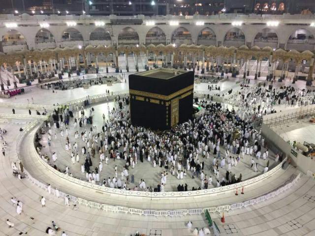 maltamimi56's tweet photo. يقول الشاعر محمد بن مطلق الجربا :

صحنين بالك لا تصور معاهم ..
صحن الطواف وصحن تكرم به الضيف ..

بيت قصيدة عن ألف مقالة ونصيحة وتوجيه .. https://t.co/CYsuOuEYnR