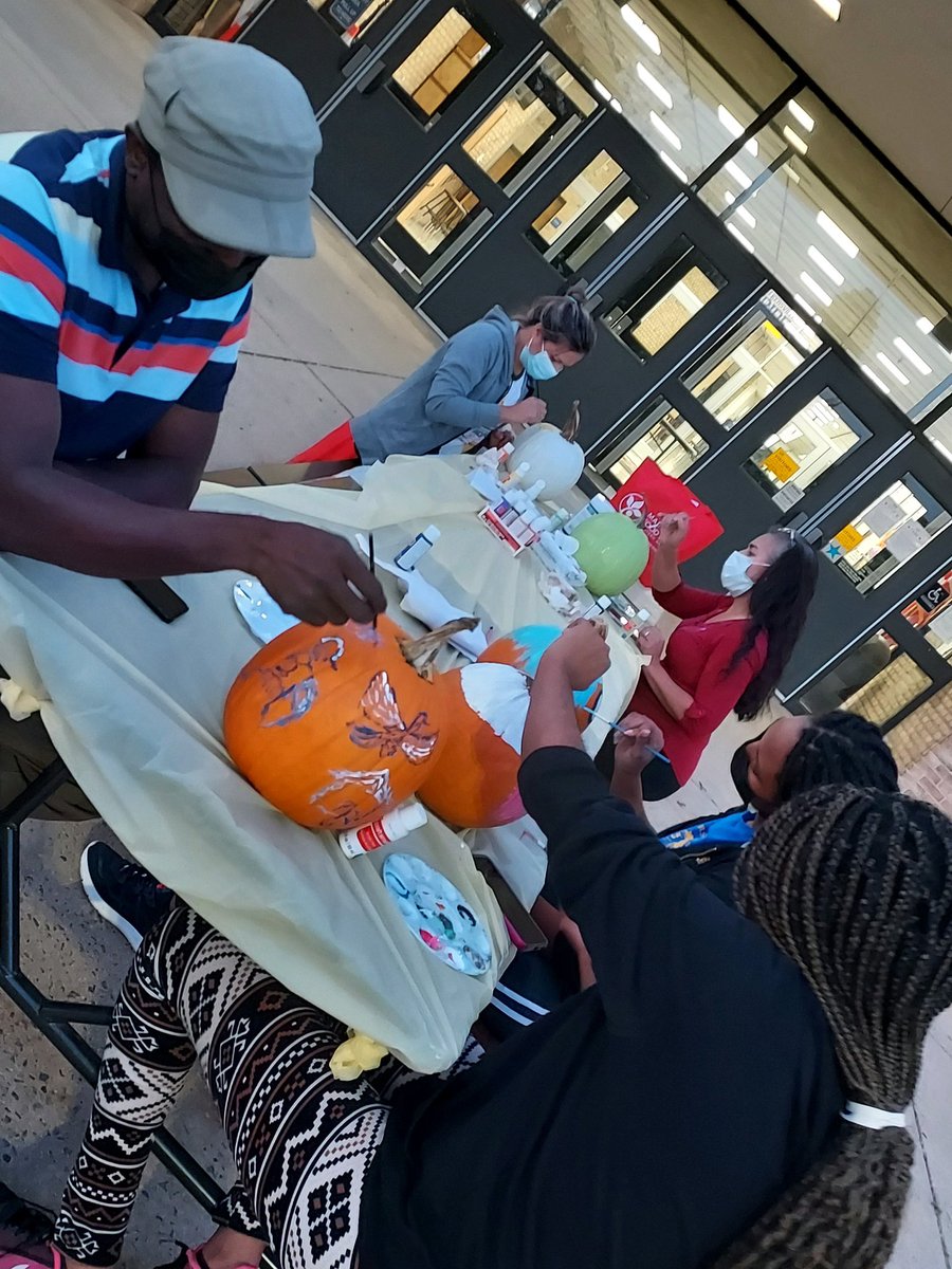 EL_WHS_FCPS's tweet photo. Thank you to all the families who joined us for our October Parent Night! We shared information about the necessary credits to graduate, as well as how to access information about tutoring, internships, CTC, etc &amp; ended the night painting pumpkins donated by @WinterbrookFarm! https://t.co/zCMiuQHL4Z
