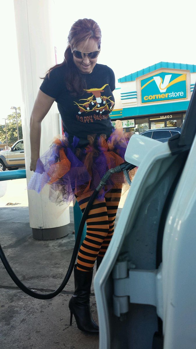 Gaspumphotties's tweet image. #gaspumphottie #pumpinggas #Halloween