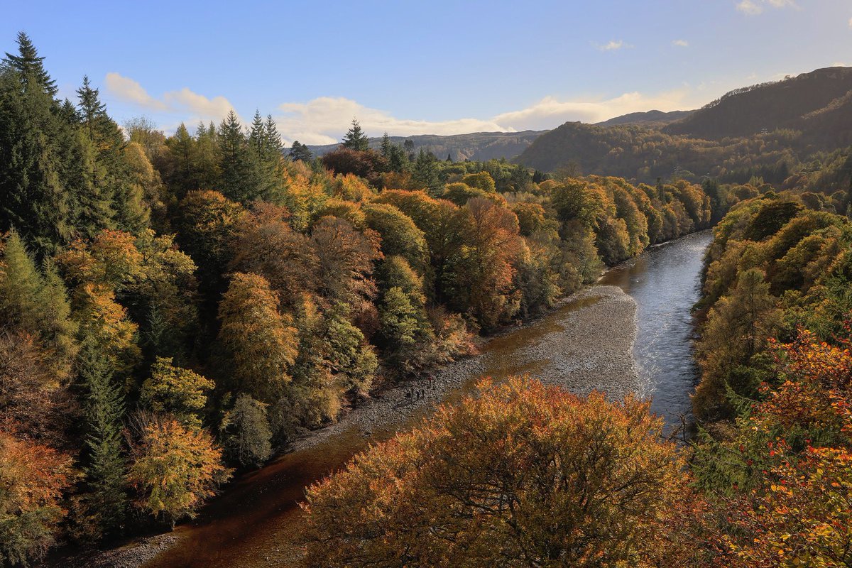 lamland_'s tweet photo. I was in Perthshire today and stopped for a look over the Garry Bridge to see how Autumn was getting on. 🍂👋#autumn #perthshire https://t.co/1PSQOtNfLk