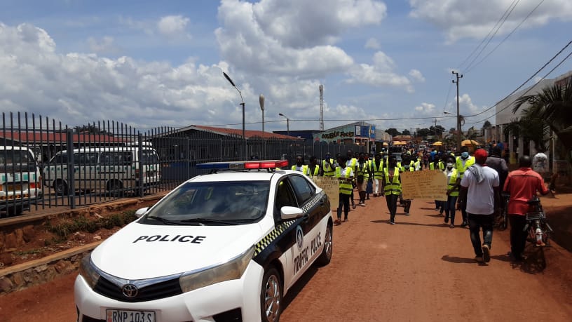 RYVCP_Mukarange's tweet photo. Uyumunsi @RYVCP_Mukarange  kubufatanye n'Inzego zibanze Ndetse na  @Rwandapolice  hakozwe Ubukangurambaga bwo kurwanya Ibyaha muri centre y'Umujyi wa @KayonzaDistrict 
@RwandaYouthVol1 @RwandaEast @jcmurenzi @LGatanazi @CostaMatabaro @KubanaRichard  Volunteers month In Progress. https://t.co/cqfWYxTMwx