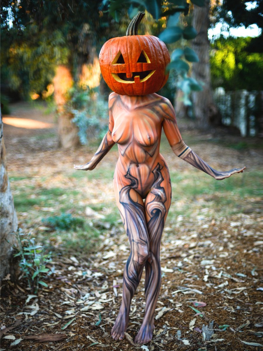 RoustanXYZ's tweet photo. HALLOWEEN GIVEAWAY!

RETWEET for a chance to win this #henhalloween piece that SOLD OUT in a heartbeat!

Winner will be randomly selected!

https://t.co/oSu4nGOsls https://t.co/YElQdiEdCq