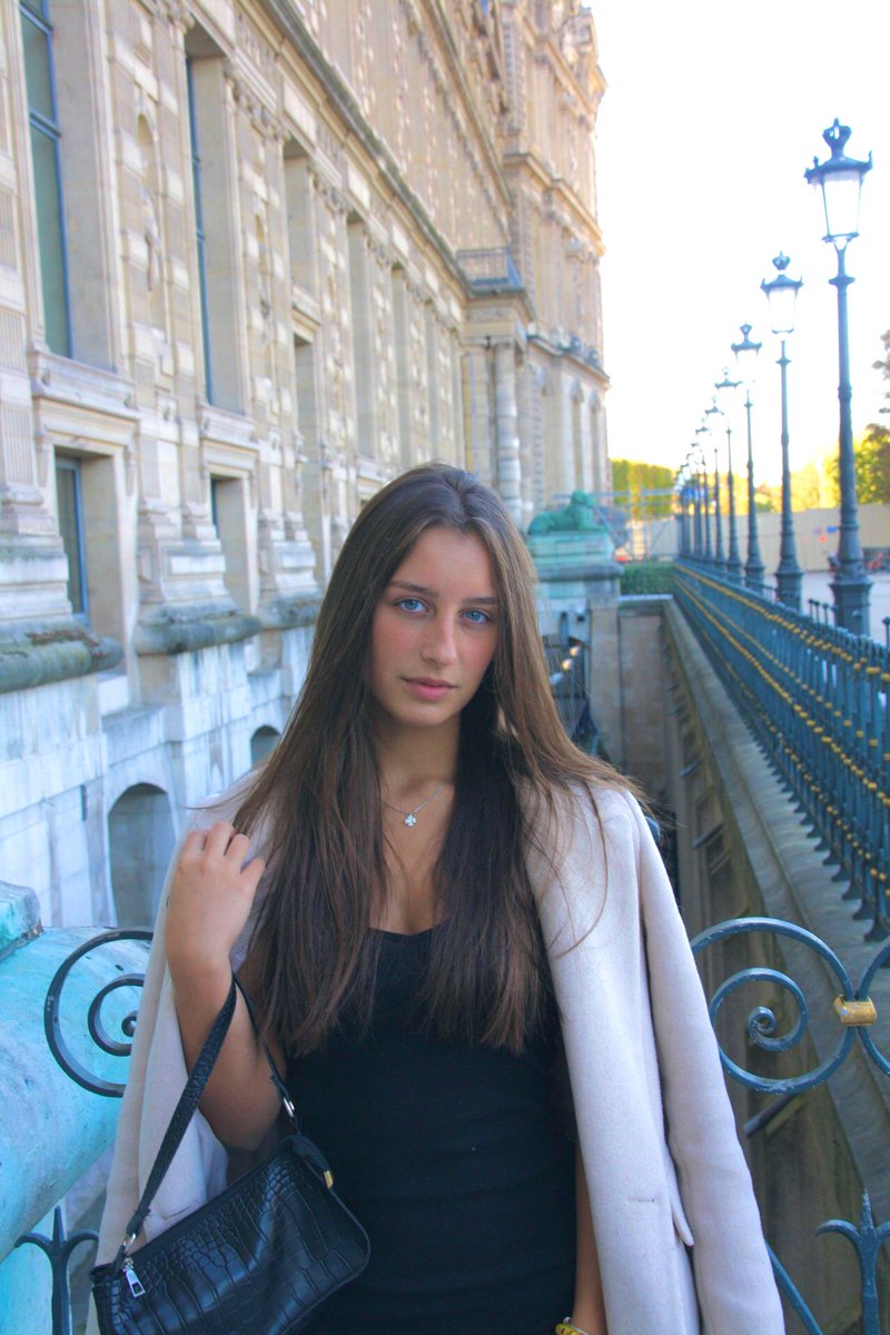 Nuriasilva1706's tweet photo. Já devem saber mas estive em Paris ✨ https://t.co/LE79TF0Lap