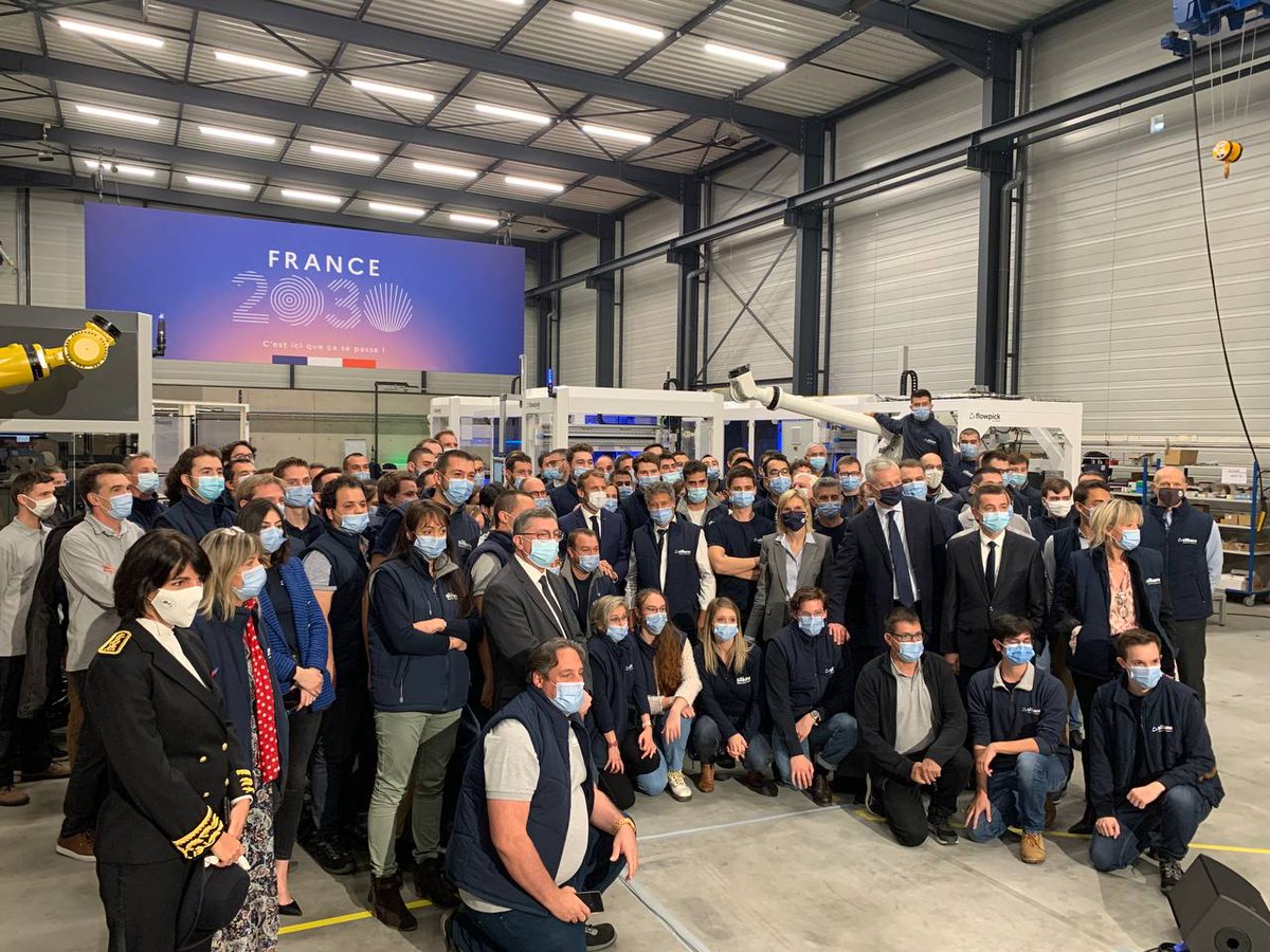 "Vous êtes au cœur du futur de notre industrie".

À Saint-Étienne aux côtés d'<a href="/EmmanuelMacron/">Emmanuel Macron</a> et de <a href="/BrunoLeMaire/">Bruno Le Maire</a> dans l'usine  Siléane, nous présentons notre stratégie #France2030 pour la #robotisation de notre industrie. Elle sera un facteur clé de notre compétitivité.