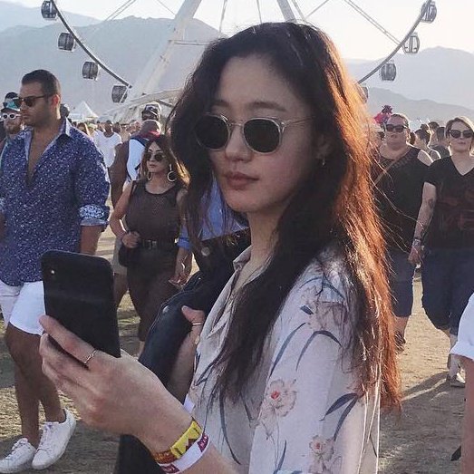 ggonecoffee's tweet photo. posing like she wanna attract women https://t.co/QVdC0q2dji