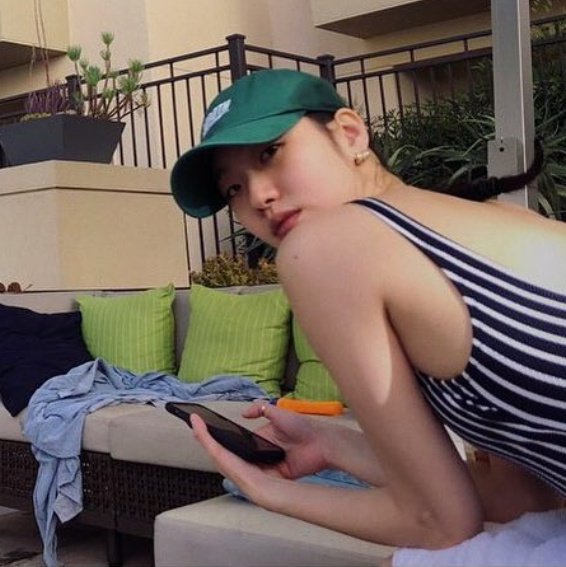 ggonecoffee's tweet photo. posing like she wanna attract women https://t.co/QVdC0q2dji
