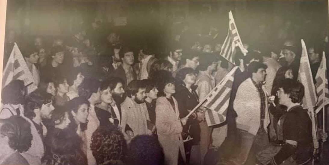 DimVervesos's tweet photo. Ψάχνω να βρω λέξεις να γράψω για την πρόωρη απώλειά σου και ο νους δεν  βρίσκει αυτές που πρέπει, γιατί απλά δεν υπάρχουν… καλό ταξίδι
ΔΗΜΗΤΡΗΣ ΒΕΡΒΕΣΟΣ https://t.co/KxLGiLS5xG