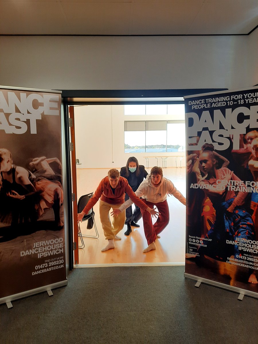 AbbeygateSFC's tweet photo. We were delighted to welcome dancers from Hofesh Shechter II to Abbeygate on Thursday. The dancers taught our students material from their current show in addition to giving our students valuable feedback on their exam work. Our thanks to DanceEast for organising the experience. https://t.co/TEBC2IG8vH