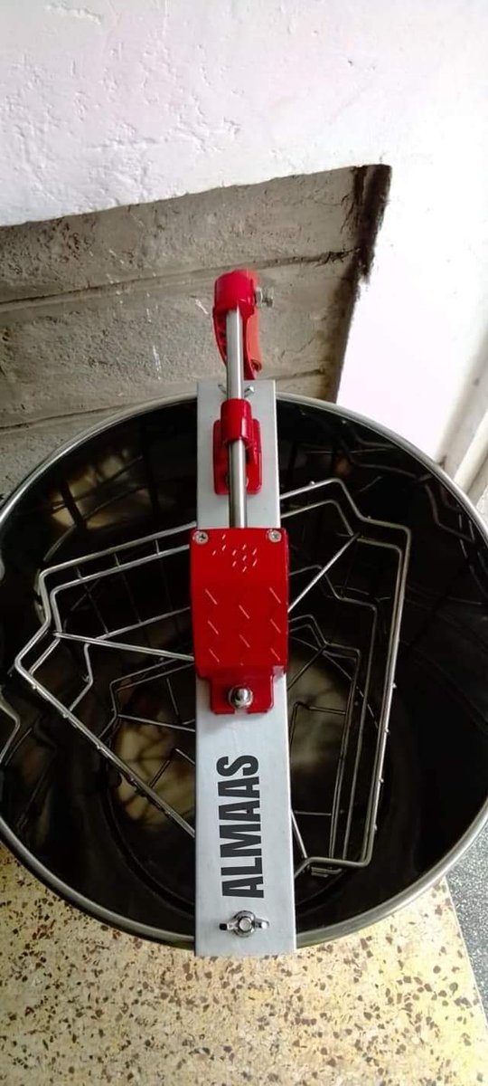 AlmaasFarm's tweet photo. #honeyextractor
#beefarmingkenya
✅3 & 4 frames manual stainless steel honey extractor available
Contact:Whatsapp/calls : +254-779_514_397 https://t.co/SQh63wNNPs