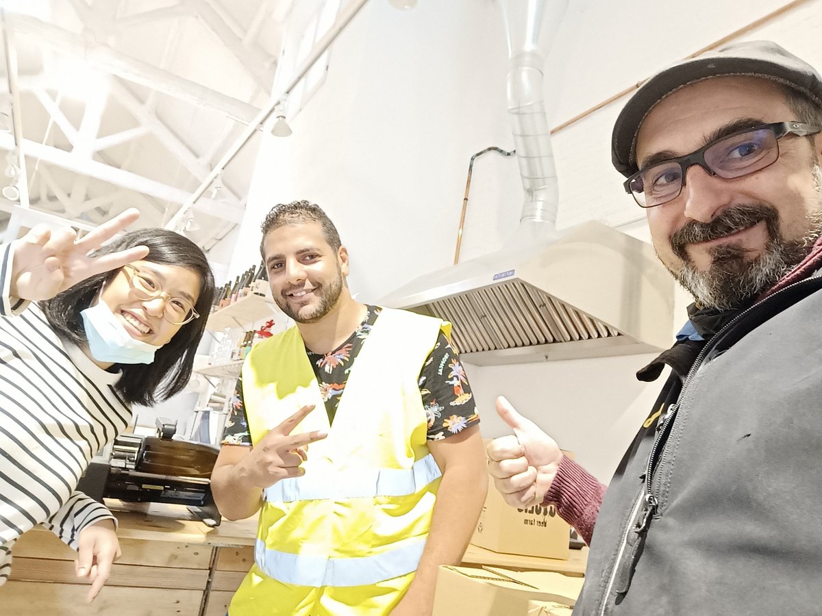 <a href="/Mescladis/">Mescladís</a> amb els companys de  <a href="/CyclicBeerFarm/">Cyclic Beer Farm</a> i amb el Brahim que es quedarà de pràctiques.🤜🏽🤛🏼
#unacosabonaaldia