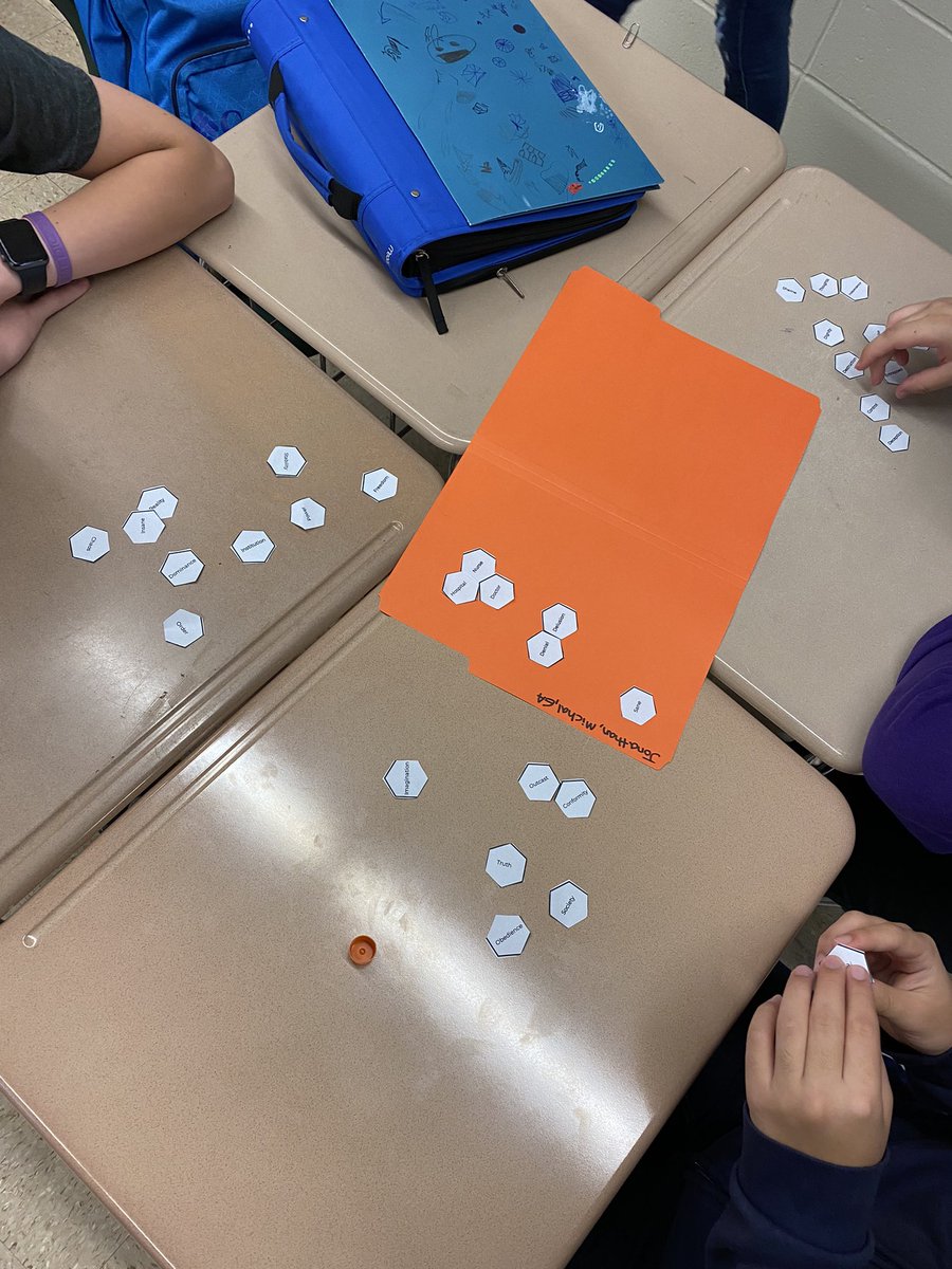 Kicking off our new class reading with Hexagonal Thinking to preview some key ideas from the book and make initial connections #dalersread <a href="/FHSDalers/">FHS Dalers</a>