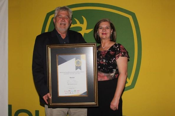 Stockmanschool's tweet photo. RAT Brahmane word bekroon as die Molatek/ Landbouweekblad se LRF Stoetboer van die jaar @landbou @FarmersWeekly @Veeplaas1 @RATBrahmans https://t.co/QtEQq0xeTo