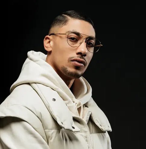 Kulturlesite_'s tweet image. 🚨Ninho envoie un message à Maes :

« Je t’aime mon frère, mais Avis au reste du monde : mon album sera le meilleur de tous les temps 🙇🏾 »