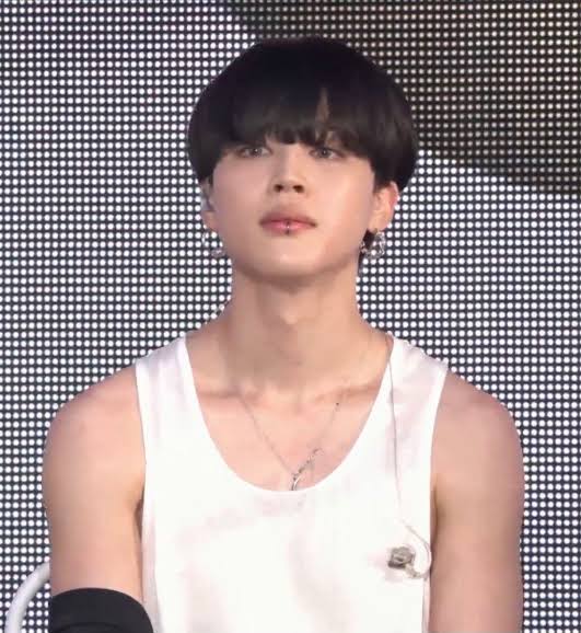 pmblgs's tweet photo. sem meme queria saber a rotina de exercícios do jimin a diferença do muster pra ontem https://t.co/SyUartsl5U