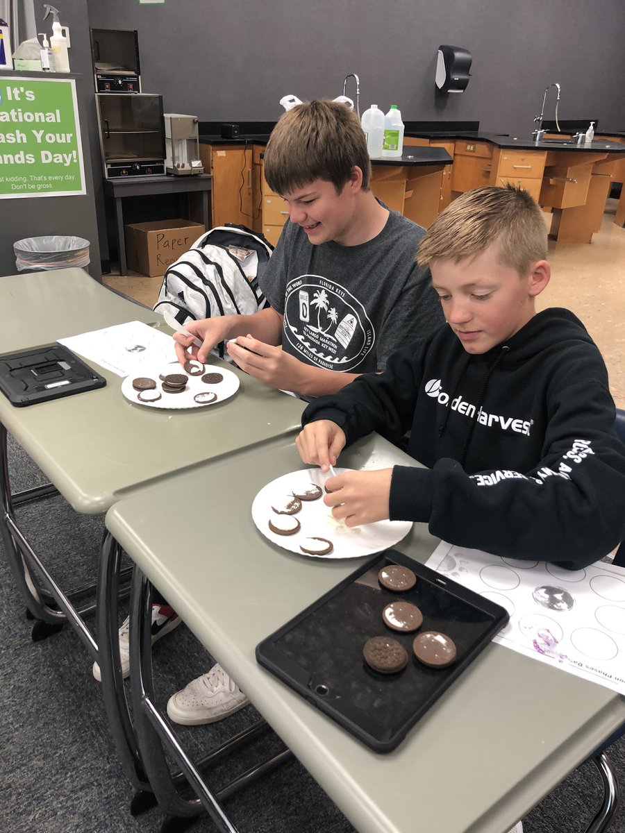 scholz20's tweet photo. A perfect way to start Monday morning, Oreos and moon phases! @BertrandVikings #vikingnation #SAIL https://t.co/BdYj6E1C60