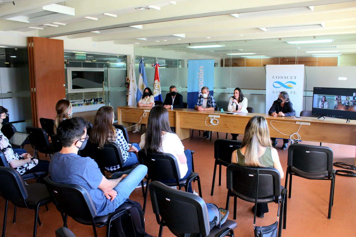 BaimaMarina's tweet photo. Son 2 desafíos santafesinos, los premiados en el #Biohackathon, #Terragene y @HeritasArg. Equipos con las soluciones más innovadoras a desafíos biotech del sector socioproductivo. Esto es excelencia científica en #SantaFe.
#RedGerminar #IdeasConFuturo https://t.co/EcnD4x4xzg