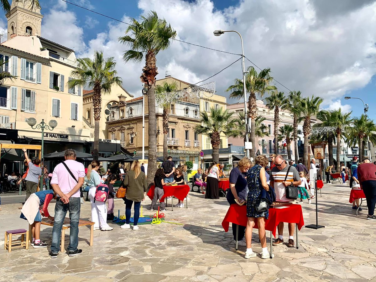 sanaryofficiel's tweet photo. Amusez-vous en famille durant ces vacances de la Toussaint dans LA « Ville amie des enfants » ! Des jeux, ateliers, animations, initiations sportives pour le plaisir des enfants ! 
Consultez le programme festif et coloré préparé par la ville 👉 https://t.co/cwhwXKydXP https://t.co/iDUIsqhaLC