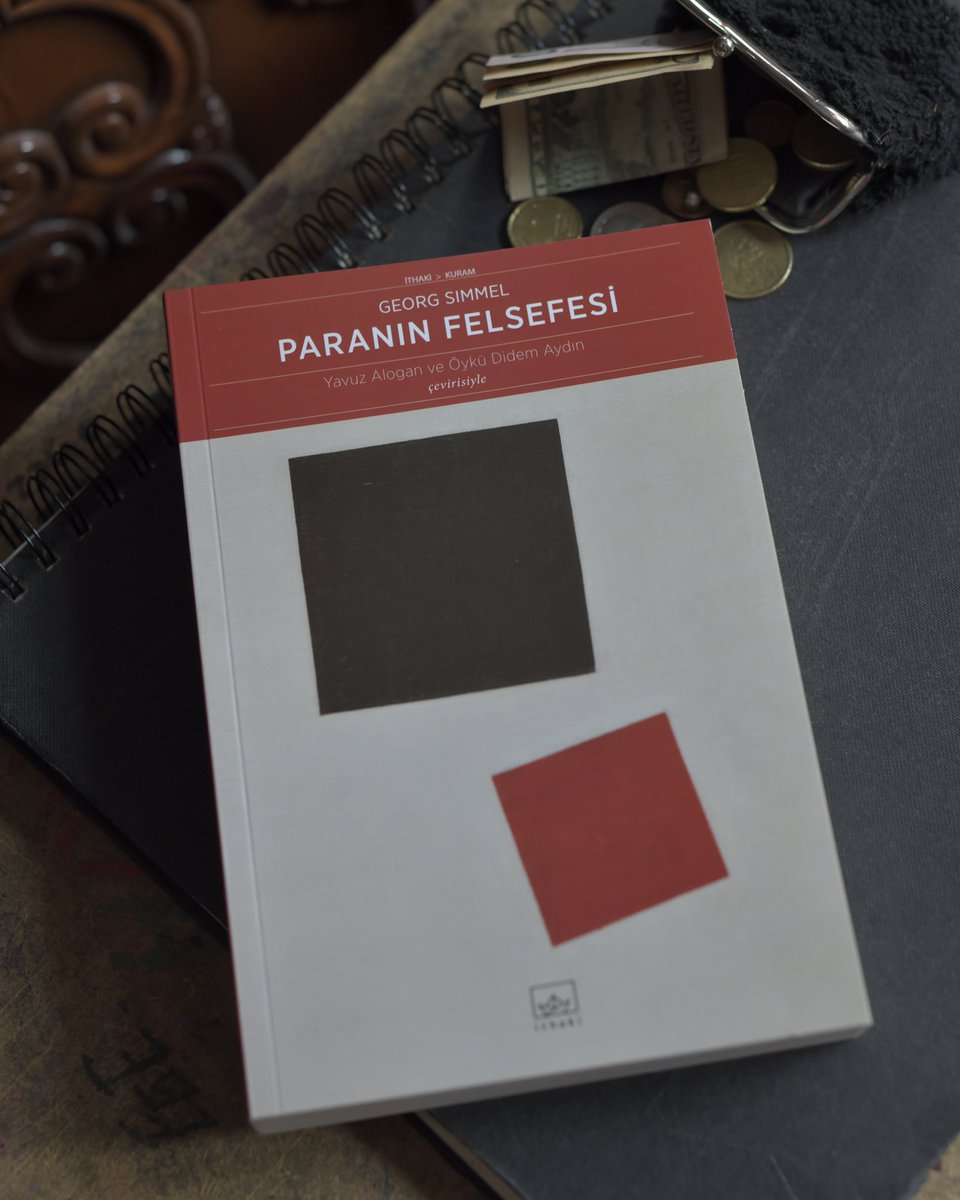 “Bu eserin büyüklüğü, bizzat düşüncede olduğu kadar toplumsal gerçeklikte de her türden ölçülemezliği gün yüzüne çıkarıp kavramsal olarak açığa vurmak için para formunu sürekli ve farklı şekillerde kullanmasında yatıyor.”

–Fredric Jameson