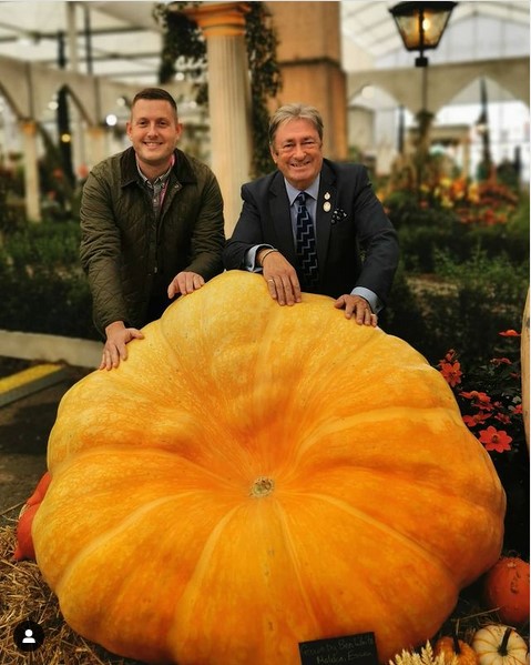 AgrigemLtd's tweet photo. Are you looking for a giant pumpkin to scare the neighbours this year? Check out Ben White's 758lb monster, Greta, grown with @nutrigrowuk Triple-18 Fertiliser. Read all about it here - https://t.co/OtAQX1Ji6Z
#halloween2021 #Horticulture https://t.co/ILN3WAMMIV
