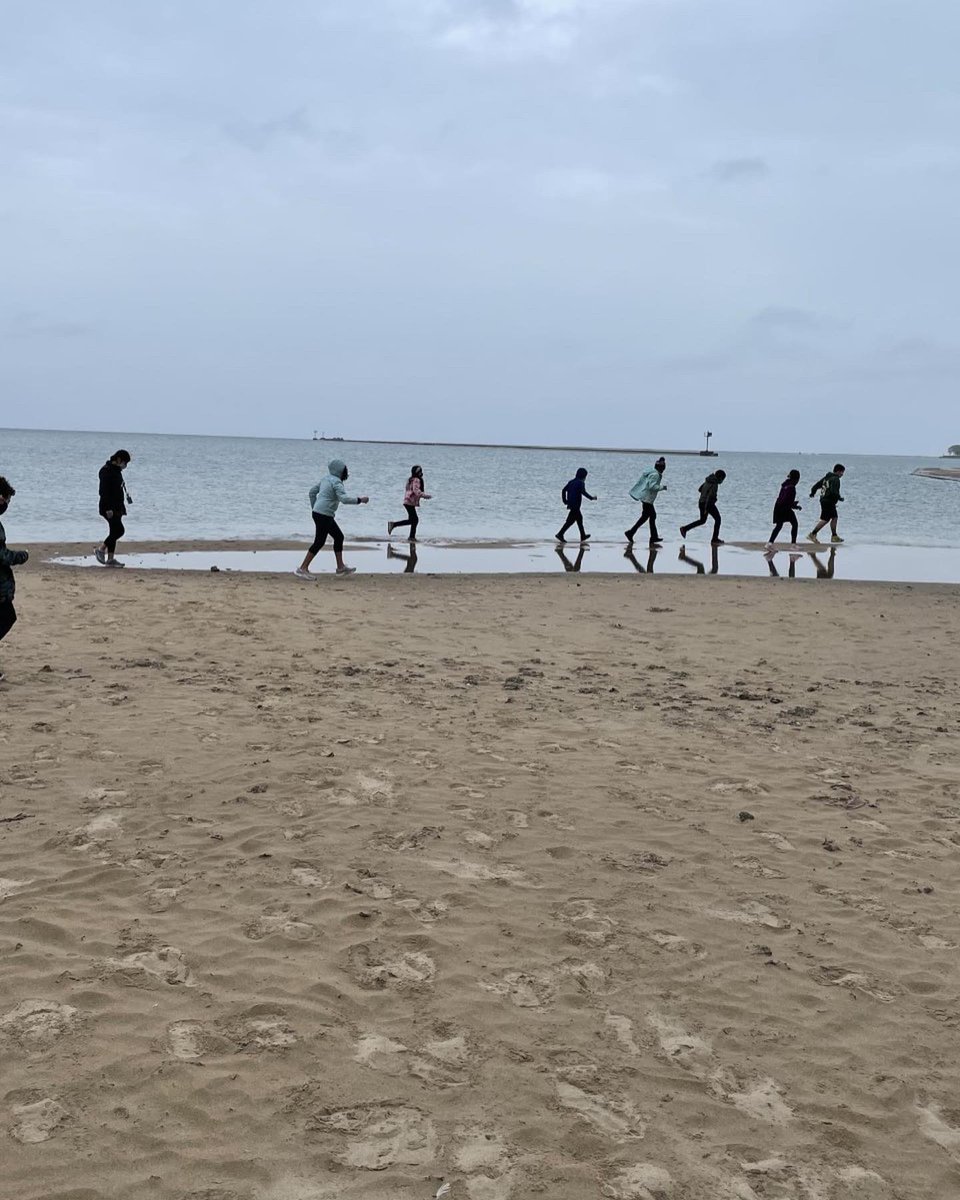 FXWChicago's tweet image. While we all navigate today’s rain and try to stay dry, enjoy some photos from last week of our Grade 5 students making the short walk from our campus to Lake Michigan to take water samples and compare them to the tap water. #fxwstrong #fxwscience