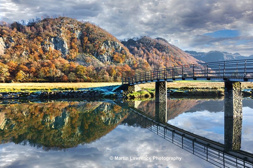 I’ve been wanting to take the Chinese Bridge over the river Derwent since it was renovated in 2009. Autumn and a perfect reflection makes it a fabulous location #LakeDistrict #Cumbria #ChineseBridge #derwentwater #bridge #reflection #Autumn #lakedistrictwalks #martinlawrence
