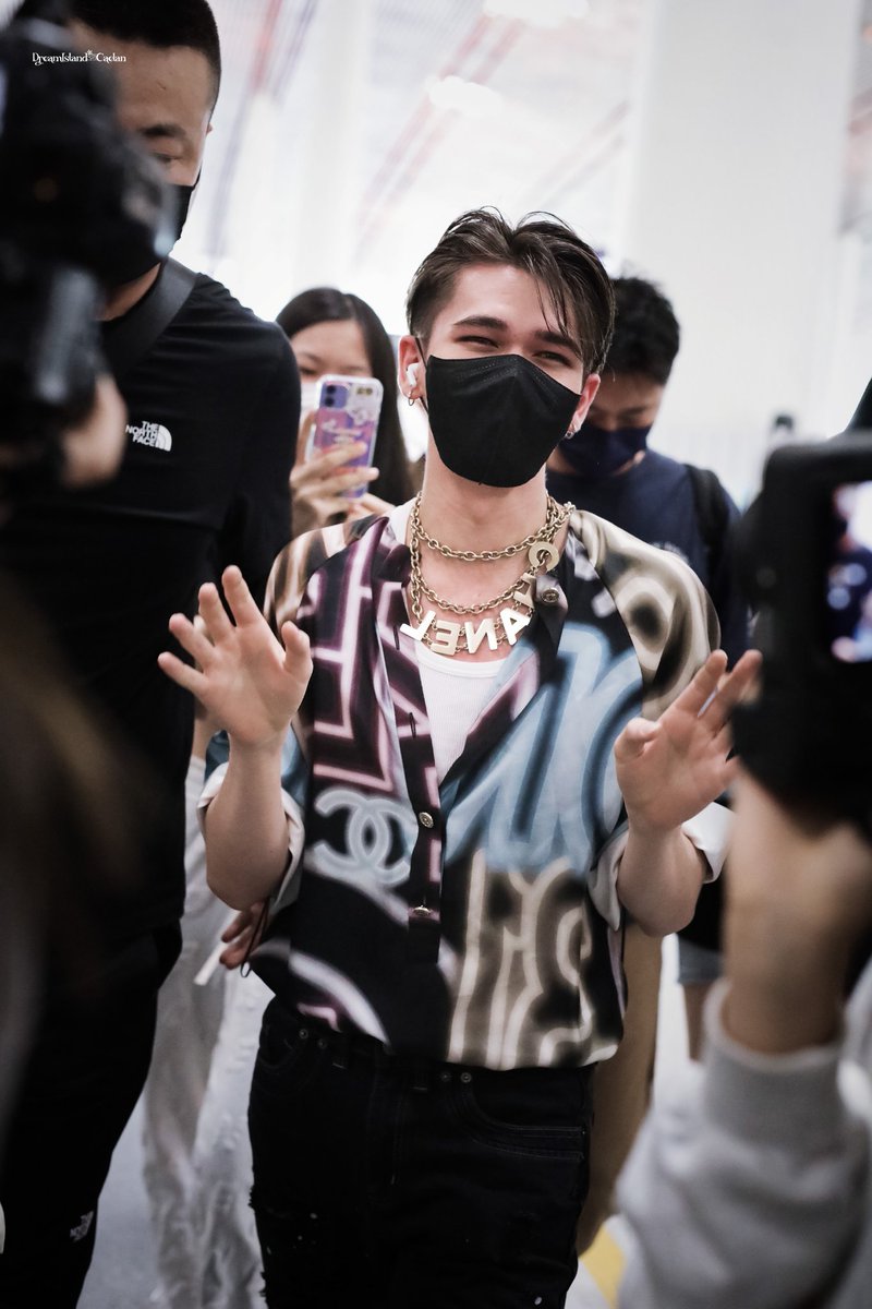 Ammy9497's tweet photo. แฟชั่นสนามบินน้องเคเลน #Caelan #INTERSECTION_TOKYO 
#Intersection_Caelan https://t.co/oRR9KXZSzt
