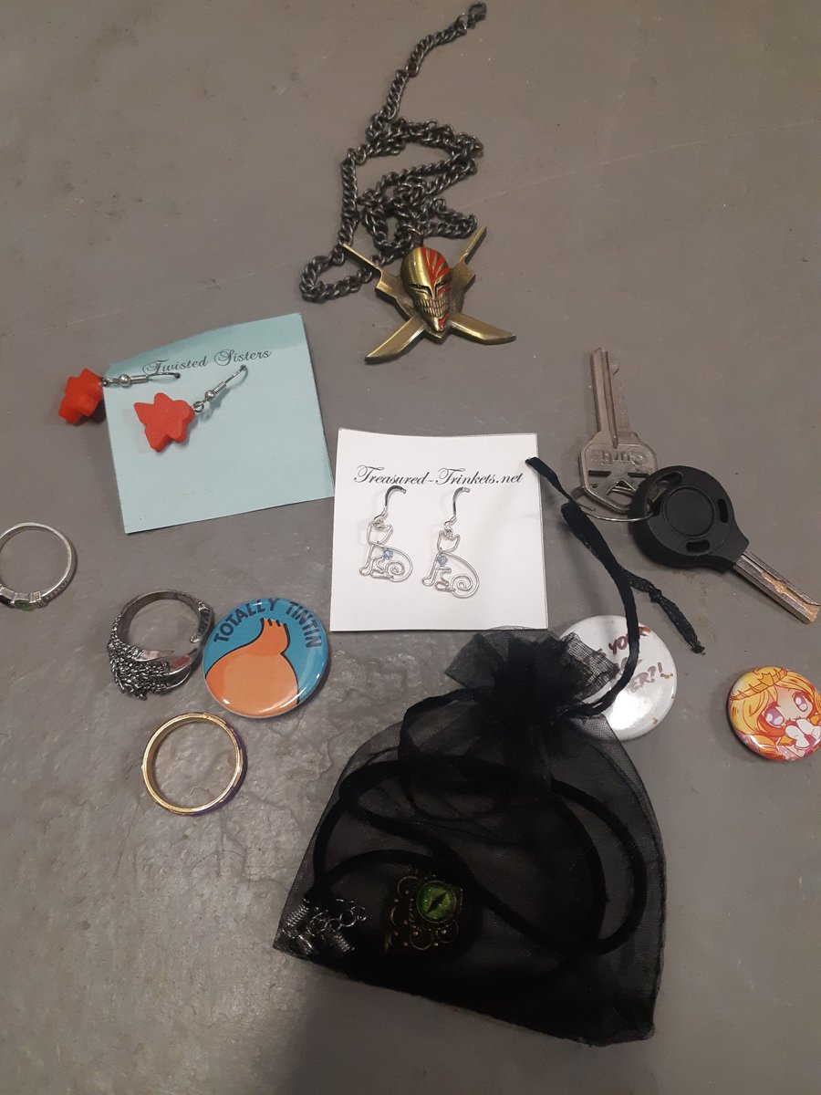 halcon_scificon's tweet photo. We're still winding down from #HalCon2021, how about you? Our organizers found a small bag that was left behind in 2019. It's a long shot, but if these items belong to you, email info@hal-con.com and tell us the names engraved on the rings. We'll get them back to you! https://t.co/uMBgcZ27xM