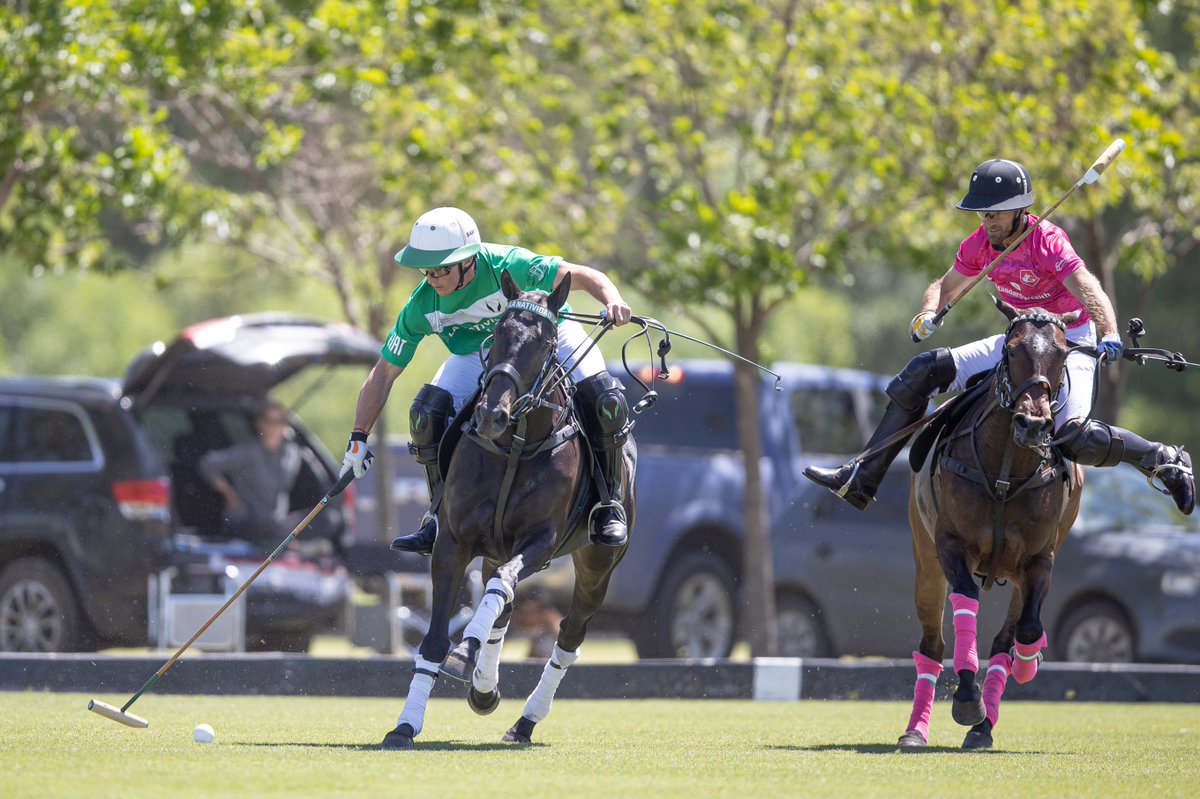 HurlinghamPolo's tweet photo. Barto Castagnola taking control in the #HurlinghamOpen 🔥 La Natividad took a 20-11 win over Alegría Standard Wealth in Pilar. They will now face La Dolfina on Sunday, October 31, for a place in the tournament final.
@lanatividadpolo @AlegriaPolo
Ph: @MatCallejo @asocdepolo https://t.co/VjBc37kXUr