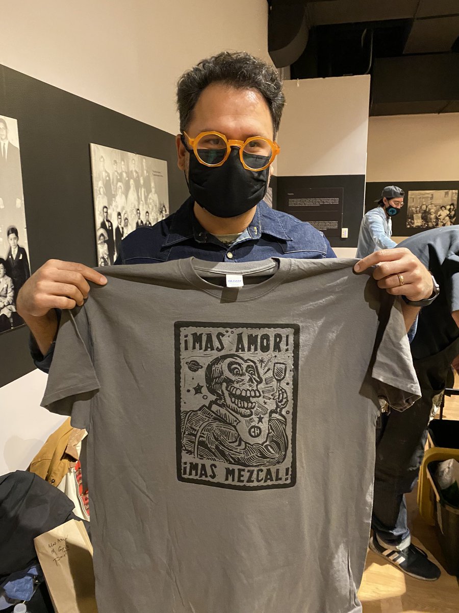 IgraficoChicago's tweet photo. New block for upcoming events! #printmaking #tshirts
#AffordableWearableArt #VivaLaGráfica

Great event with the #MaestrosDelMezcal and great to make new friends @casa_humilde 
👍🏿👍🏻 https://t.co/g2D9TCKoL2