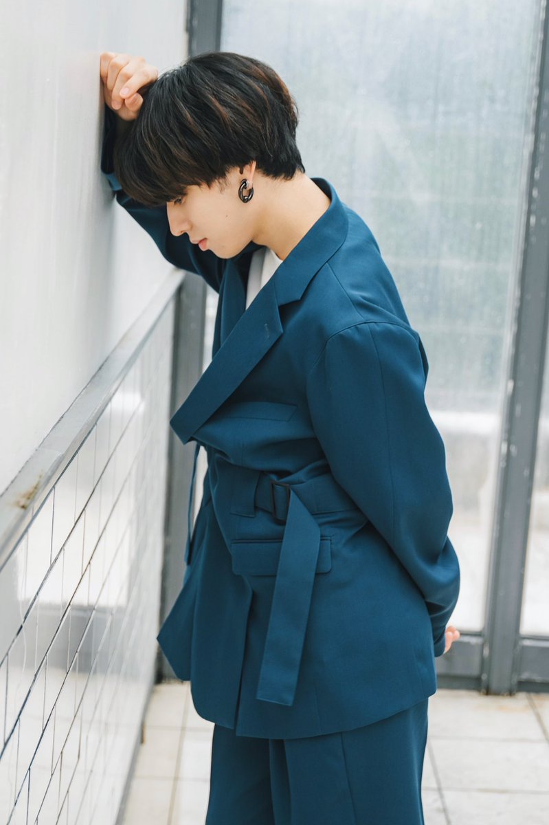 saucy dog 石原慎也さん この日の撮影はセットアップからスタートしま