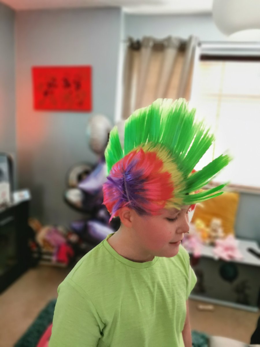 MizzbowsC's tweet photo. @HowardJuniorSch were getting rock star ready https://t.co/oSm5IrpOqy