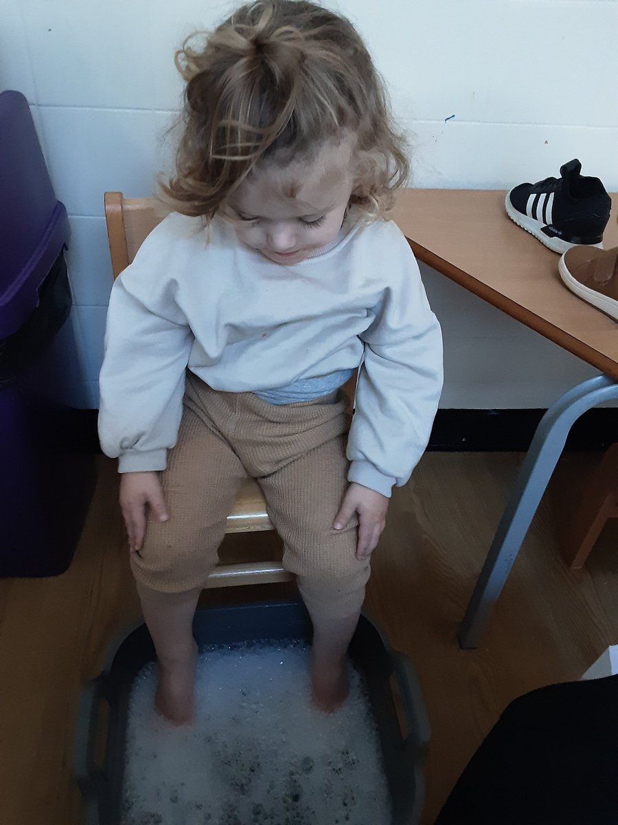 fledglings40's tweet photo. Today in Sparrows we have had a fantastic day pampering the children. From facemasks to foot massages along with a good soaking of the feet. What a Monday treat this is. #Ashbridge #pampertime #spaday #relaxing #Sparrows https://t.co/2uJSHIkGvn