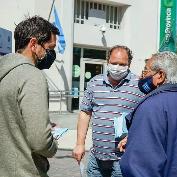 cambiozarate's tweet photo. #EsJuntos #esjuntos con #Santilli y #Manes 💪
El candidato radical de #Juntos @norbertotoncovic se refirió a los ejes de la propuesta, haciendo hincapié en seguridad, empleo y educación. Como expresa 
@manesfacundo, "lo que más necesitamos hoy un nuevo rumbo. Un sentido de país”. https://t.co/Yrh077iznH