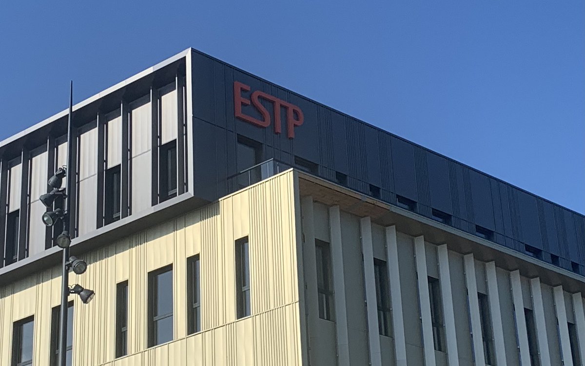 DenisHameau's tweet photo. #attractivite #enseignementsuperieur
Ce lundi 25 octobre 2021 à 14h j’ai eu le plaisir au nom du Président de #dijonmetropole de signer,
en présence des équipes de #C3B et avec la #SPLAAD deux conventions de mise à disposition de locaux de 10000m2 pour #ESTP et #ESEO. https://t.co/MeMns1IspK