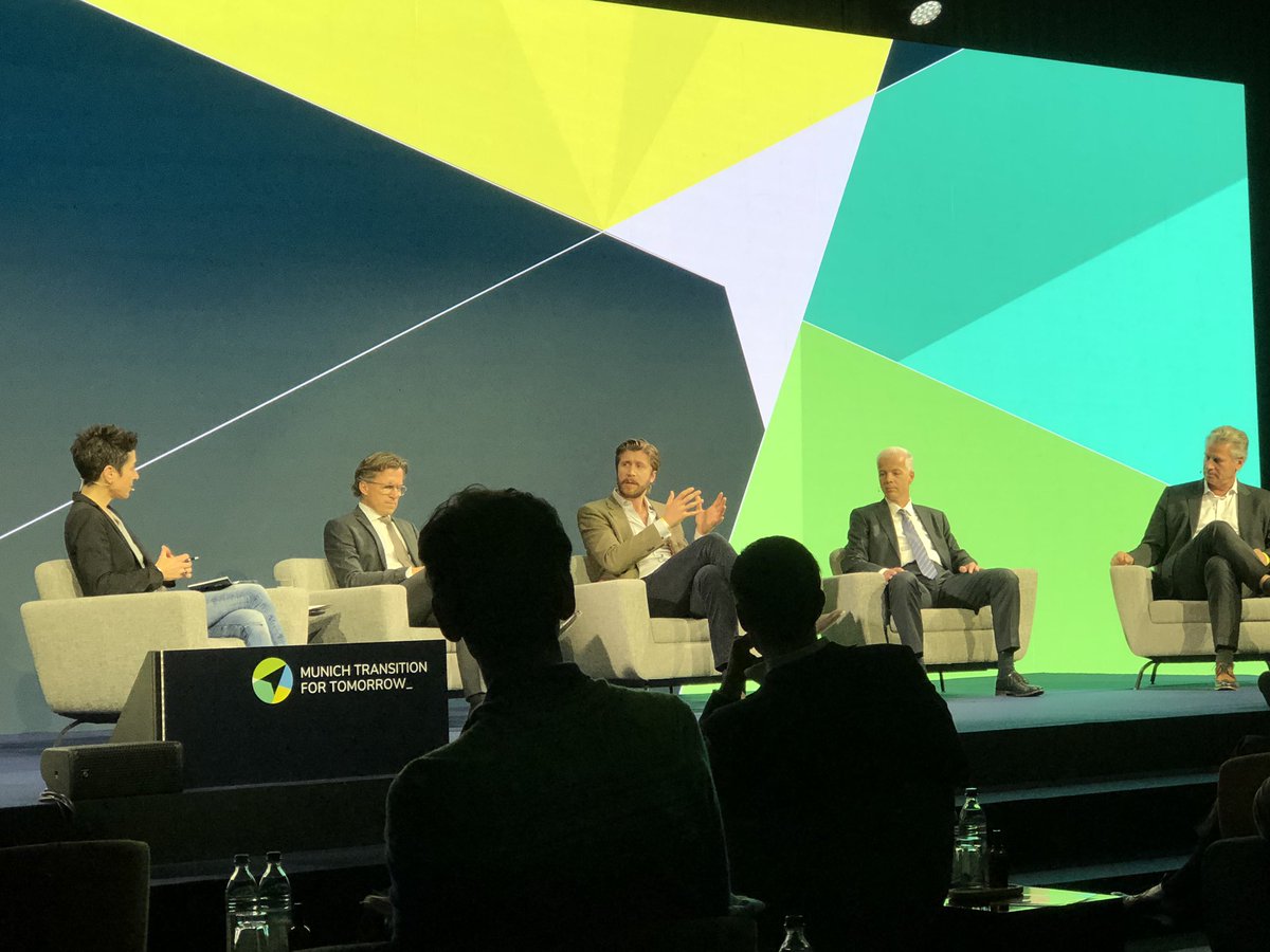 “Mich schockiert, dass wir als Gesellschaft eine völlige Distanz zur Natur geschaffen haben. […] Die Frage der Landnutzung ist der mit Abstand größte und direkteste Hebel zum Lösen der meisten großen Probleme unserer Zeit.“ <a href="/BenediktBoesel/">Benedikt Bösel</a> bei der #munichtransitionfortomorrow.