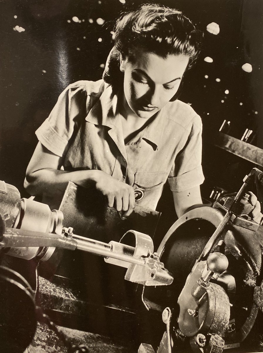 KheelCenter's tweet photo. New #KheelCenter collection from the Women’s Bureau of the @USDOL featuring #WWII era images of women operating equipment in the fabrication of aircraft parts, working with Chicago’s Container Corporation of America, and more!
#CornellRAD #homefront #Laborhistory #warwork https://t.co/DOM7adCEsw