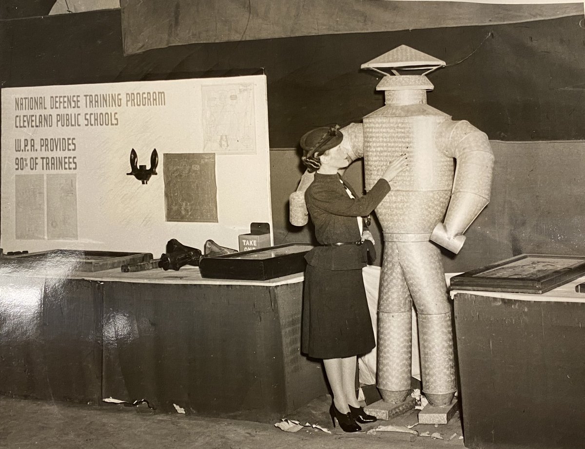 KheelCenter's tweet photo. New #KheelCenter collection from the Women’s Bureau of the @USDOL featuring #WWII era images of women operating equipment in the fabrication of aircraft parts, working with Chicago’s Container Corporation of America, and more!
#CornellRAD #homefront #Laborhistory #warwork https://t.co/DOM7adCEsw