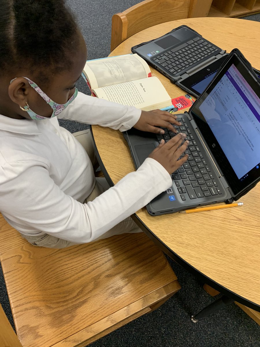 benteenmc's tweet image. So some of our @DLI3rd  &amp;amp; @benteen2nd are using OneNote to record their notes from the novels they are reading. @docdrewlovett @SoontobeEdD @MsPartridgeRead @BenteenIBPYP @PrincessS2003 @APSITPatrice @JenWinSaunders