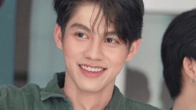 writtersvveet's tweet photo. siapa sangka, keputusannya untuk menerima Bright sebagai housemate justru membawa Kala bertualang dalam momen tak terbayangkan dalam hidupnya?

— a brightwin au : orange. https://t.co/rytNQfrpZJ