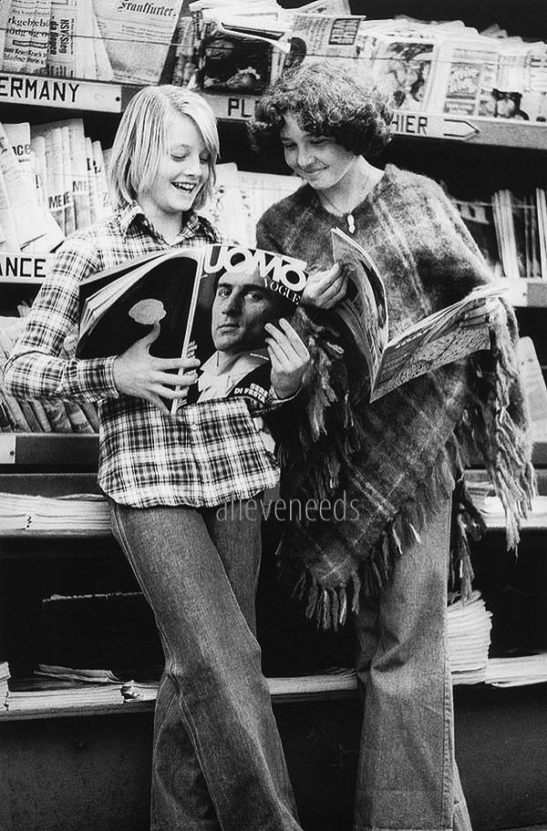 JODIESARCHIVE's tweet photo. robert's on the cover 🤟 https://t.co/m2vgZ0G6rF