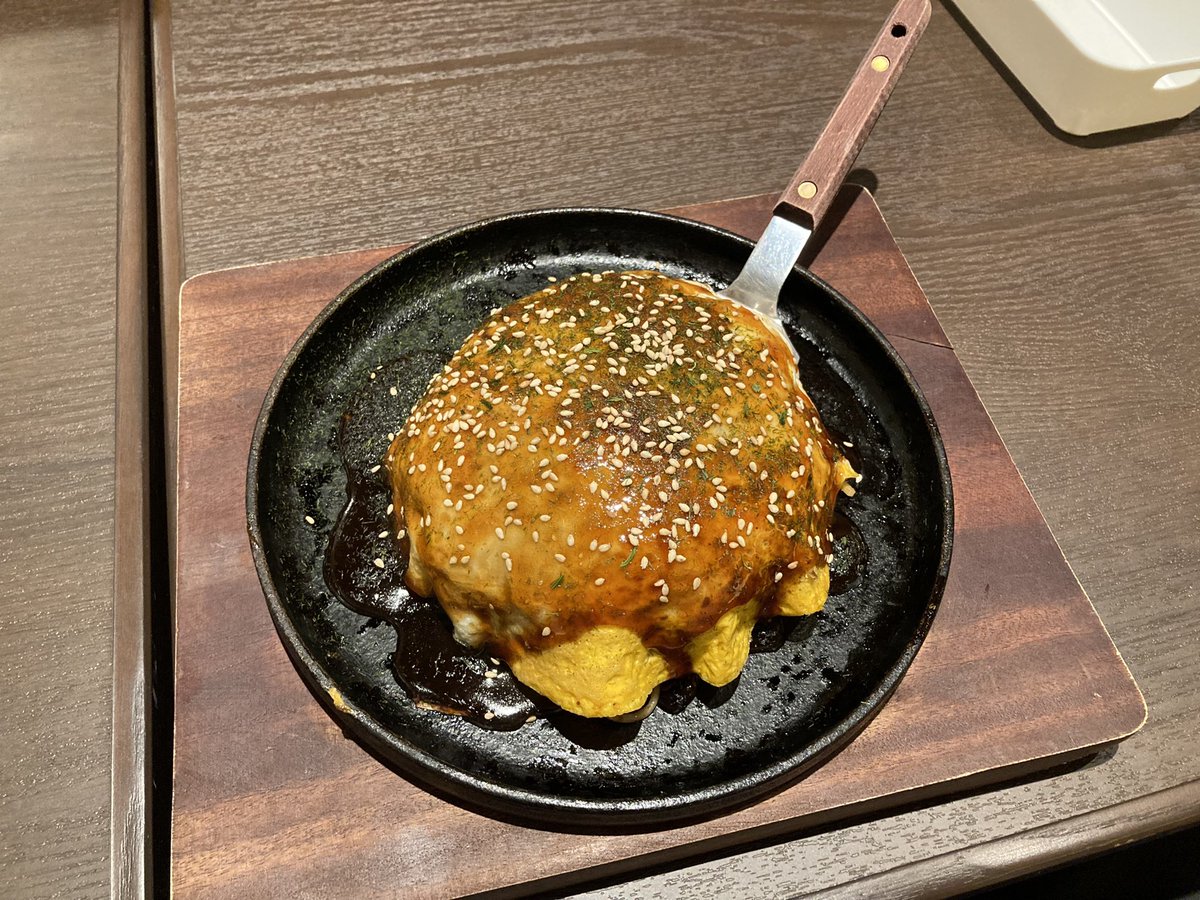 ominous45's tweet photo. 朝から中華街へ行き、元町をぶらぶらして、港の見える丘公園へ行き、アフターヌーンティーを味わい、島忠のペットショップへ行き、マークイズで買い物して、コレットマーレで岡崎さんと話し、お好み焼きで締め。
なんて最高な1日なんだ‼️😄 https://t.co/PEFXtKNjQd