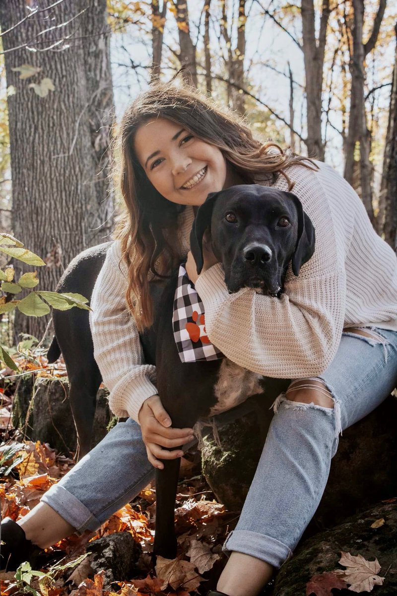 bridget_rust's tweet photo. When your boyfriend is too busy to get photos done, you do a photo shoot with your dog 😂💕 https://t.co/CZlfIaZE6s