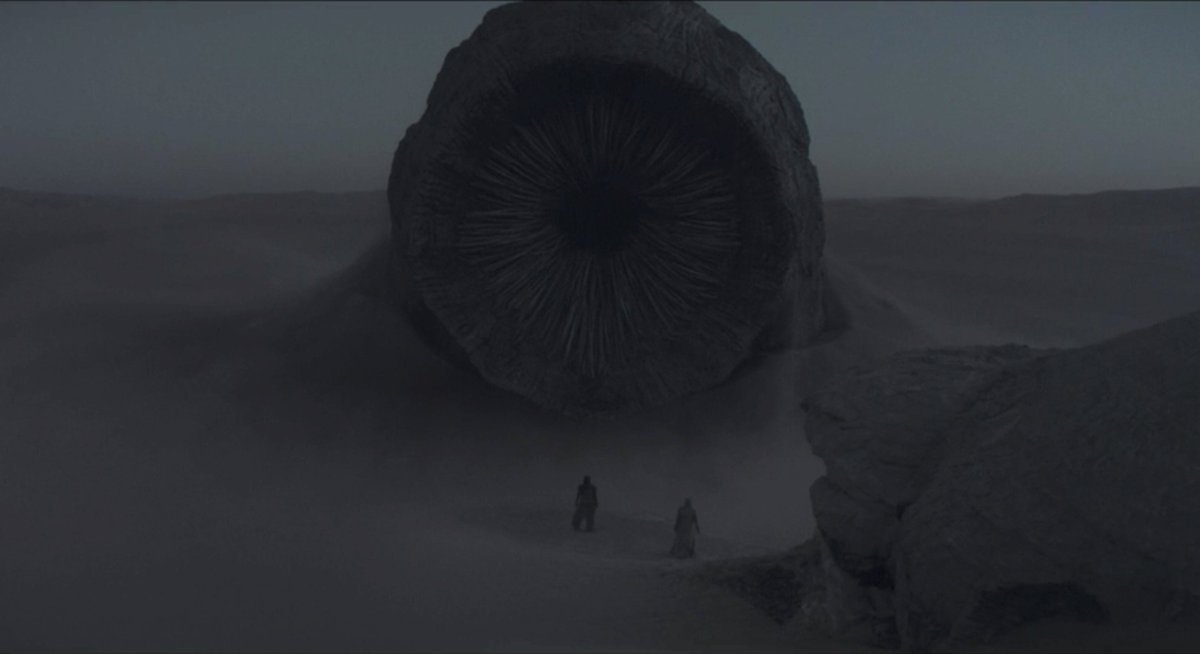 IndieWire's tweet photo. Christopher Nolan: #Dune Has One of the Greatest Blends of Practical and VFX Effects I’ve Ever Seen https://t.co/SR5f0lIIxF https://t.co/bo7C51OaMG