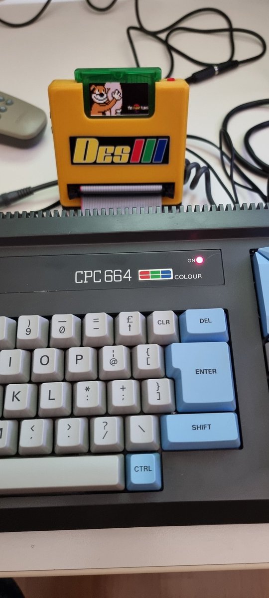 duroweek's tweet photo. #mestoykitando emocionado de ver al #amstrad #CPC664 funcionando con diversos tipos de Dandanator #DES de @aua y #Eliteplus de @EliteCpcZx y elementos externos como la placa MX4. https://t.co/hcbSTSvyEJ